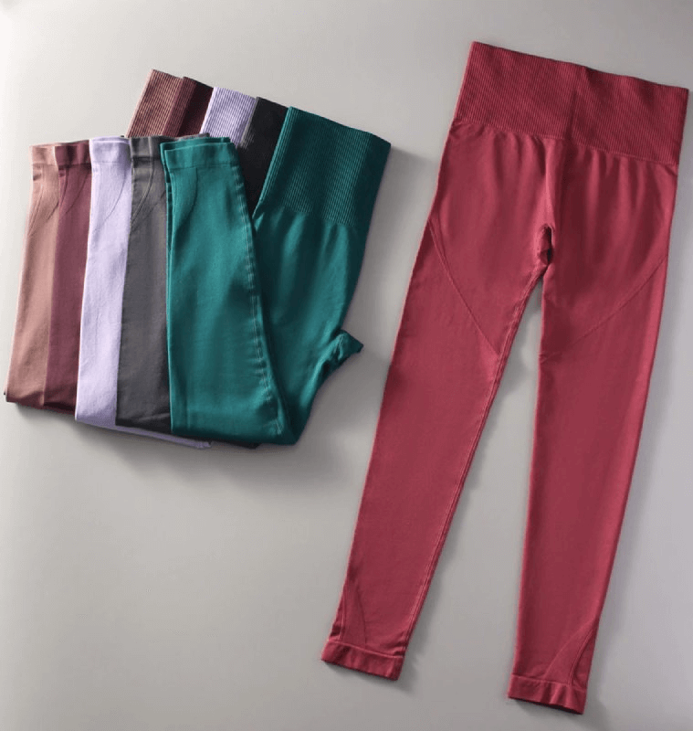 Colorful women's seamless high waist yoga leggings in nylon and spandex, perfect for yoga and active pursuits.